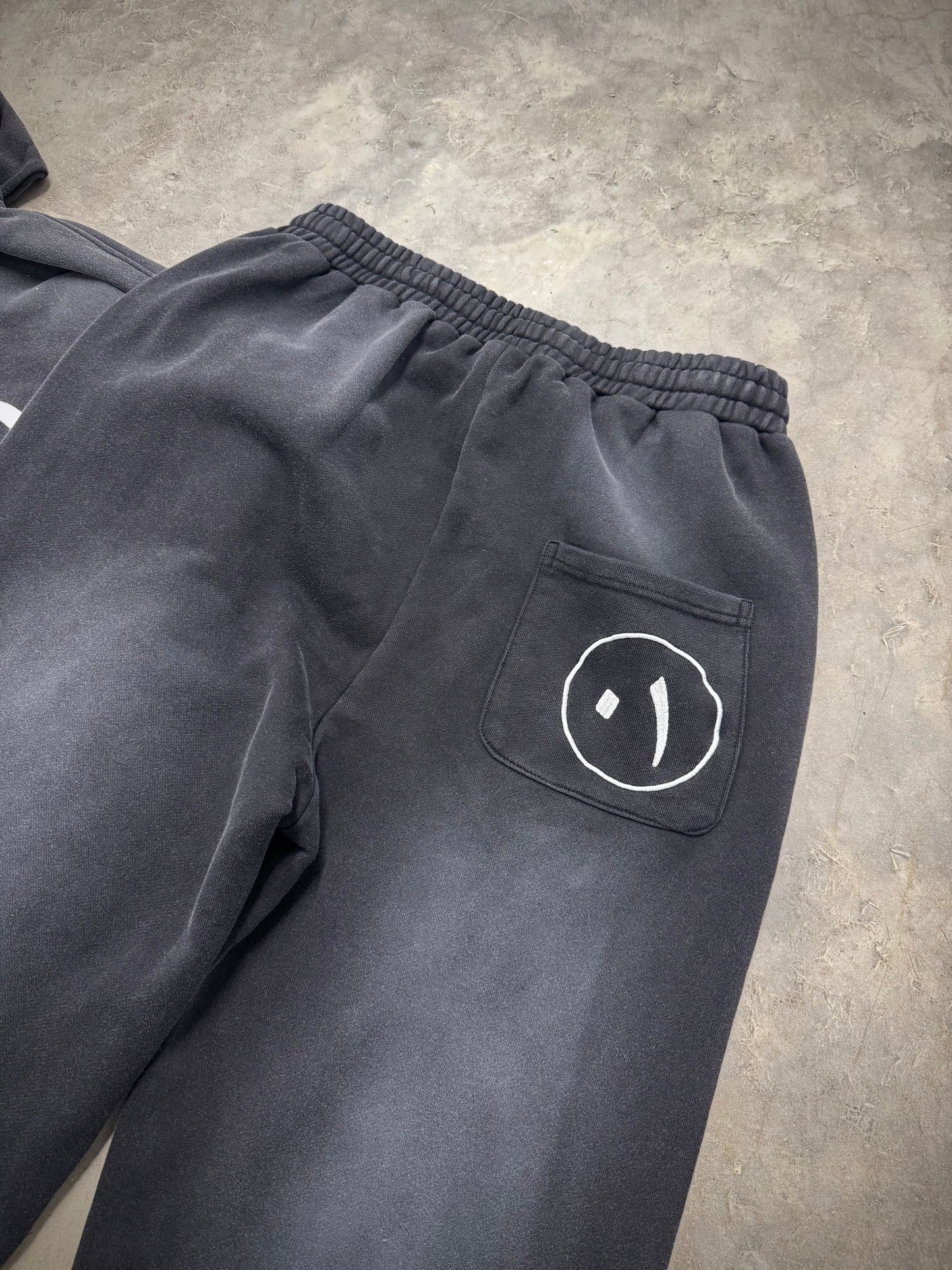 Noir | Straight Leg Sweatpants